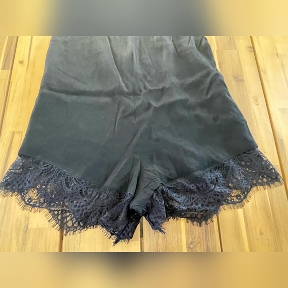 By The Way Womens Elegant Sexy Black Lace Trim Shorts Romper‎ Size Small - Picture 3 of 5